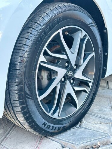 Hyundai Accent-10
