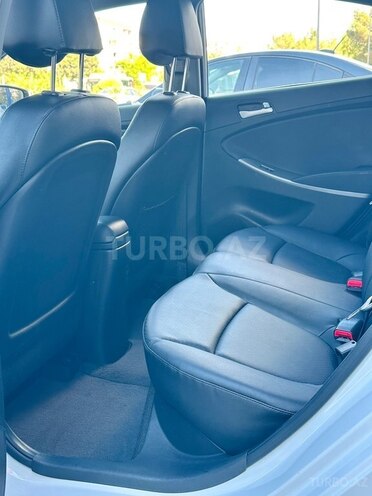 Hyundai Accent-8