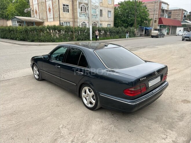 Mercedes E 240-8