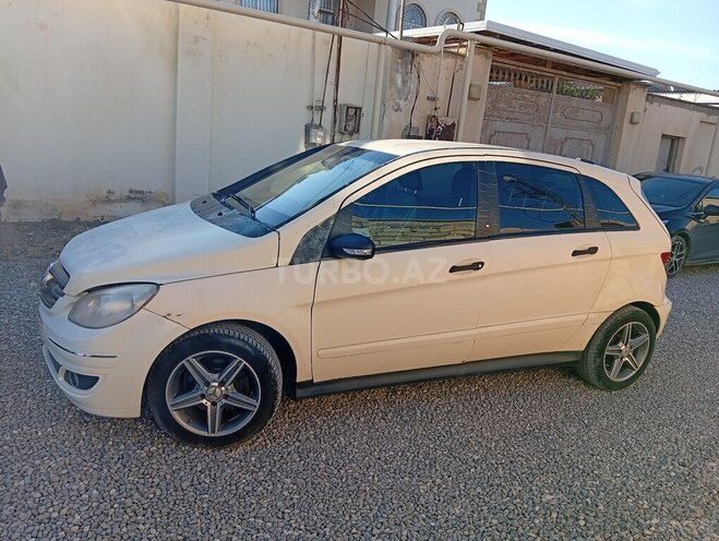 Mercedes B 200-2