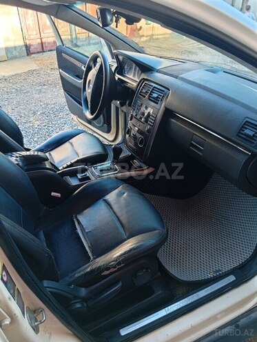 Mercedes B 200-11