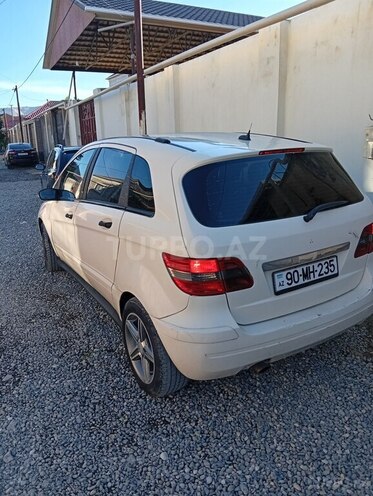 Mercedes B 200-14