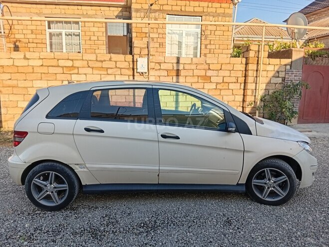 Mercedes B 200-15