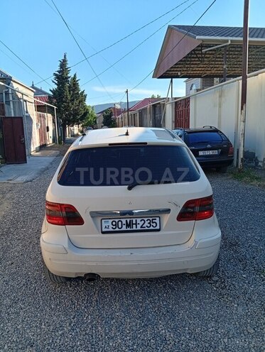 Mercedes B 200-17