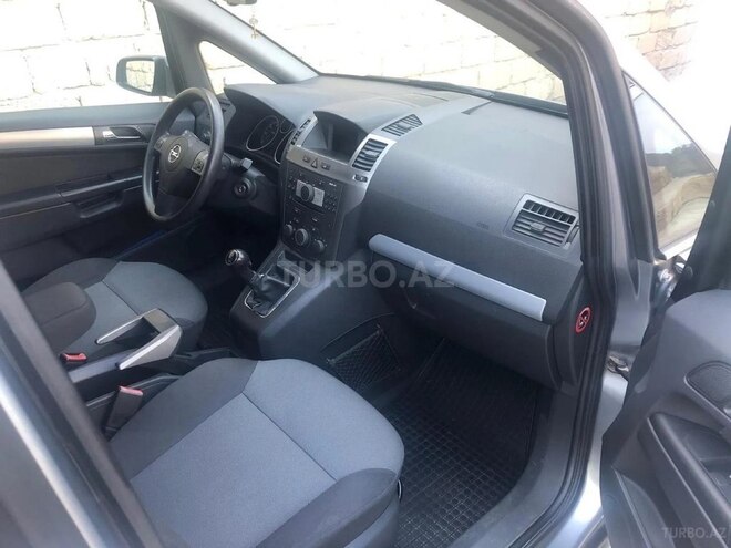 Opel Zafira-4
