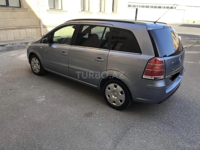 Opel Zafira-9