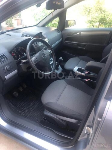 Opel Zafira-12
