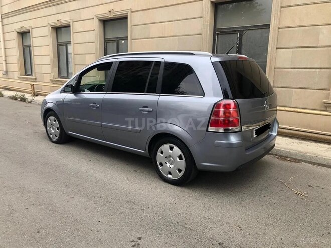 Opel Zafira-13