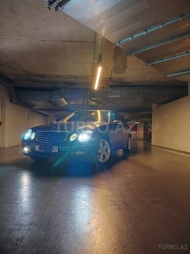 Mercedes E 220-1
