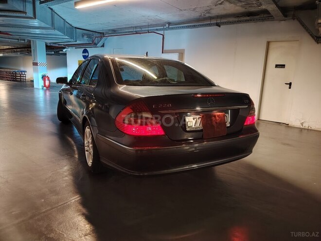 Mercedes E 220-10