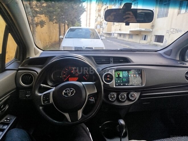 Toyota Yaris-12