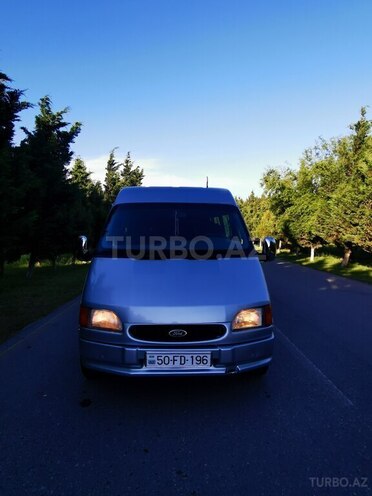 Ford Transit-4