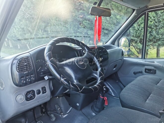 Ford Transit-12