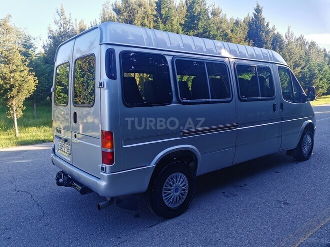 Ford Transit-13