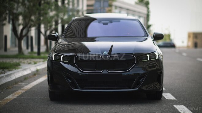 BMW i5-1