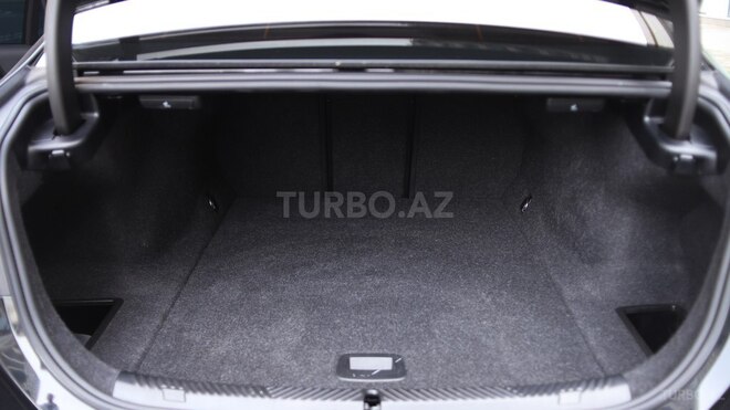 BMW i5-19