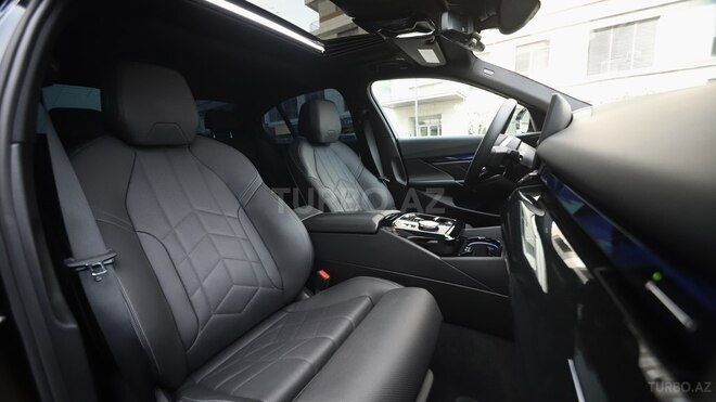 BMW i5-15