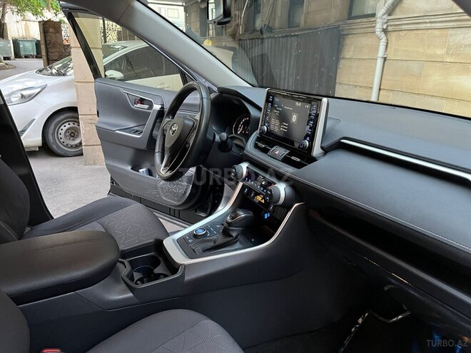 Toyota RAV4-12