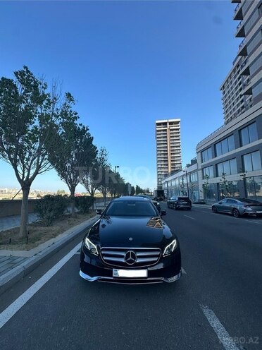 Mercedes E 220 d-1