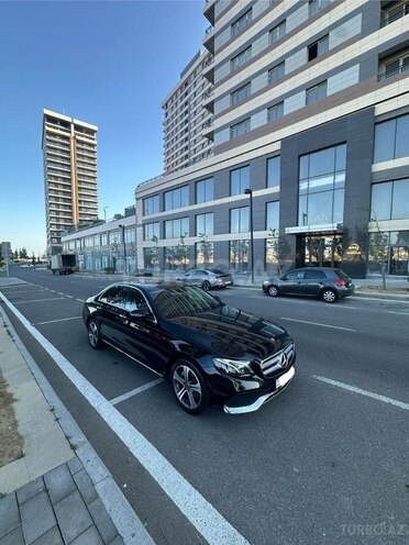 Mercedes E 220 d-2