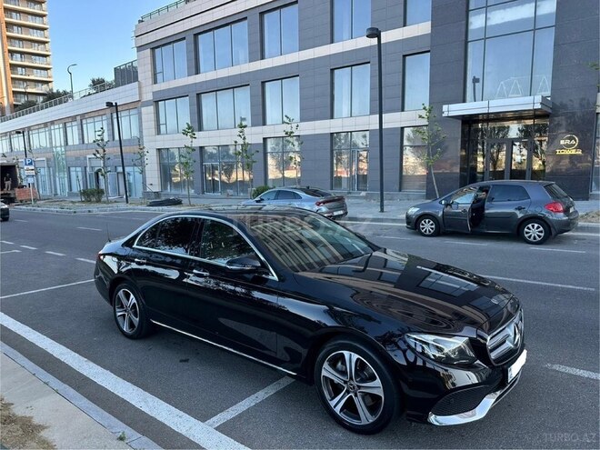 Mercedes E 220 d-4