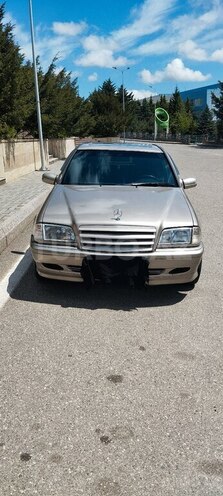 Mercedes C 200-1