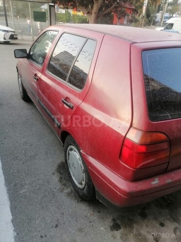 Volkswagen Golf-9