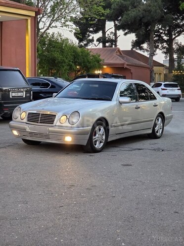 Mercedes E 240-3