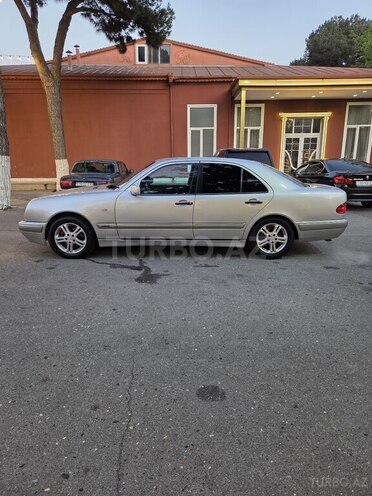 Mercedes E 240-7