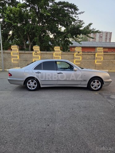 Mercedes E 240-8