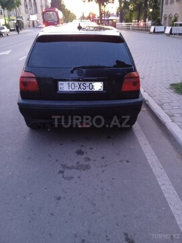 Volkswagen Golf-2