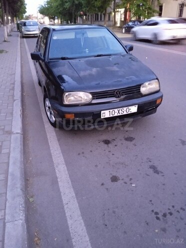 Volkswagen Golf-1