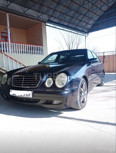 Mercedes E 240-1