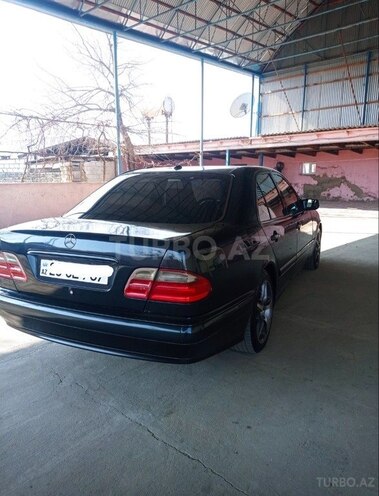 Mercedes E 240-3