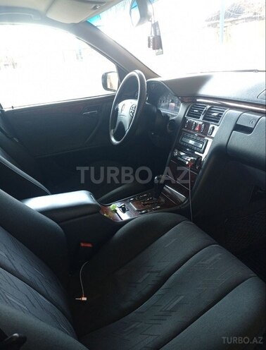 Mercedes E 240-4