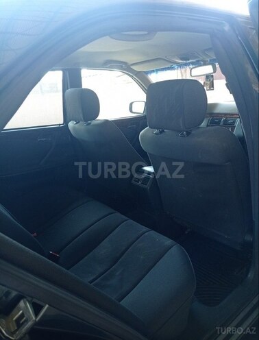 Mercedes E 240-5