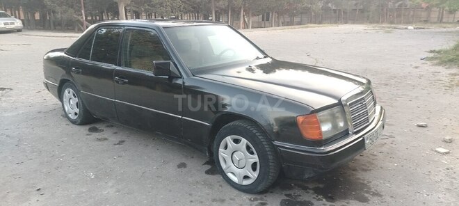 Mercedes 230 E-3