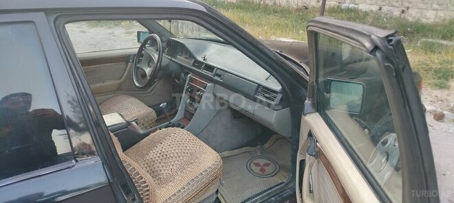 Mercedes 230 E-8