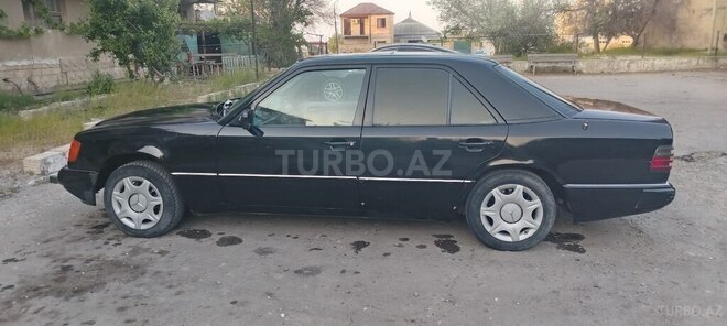 Mercedes 230 E-10