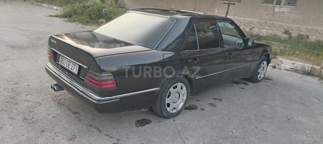 Mercedes 230 E-6