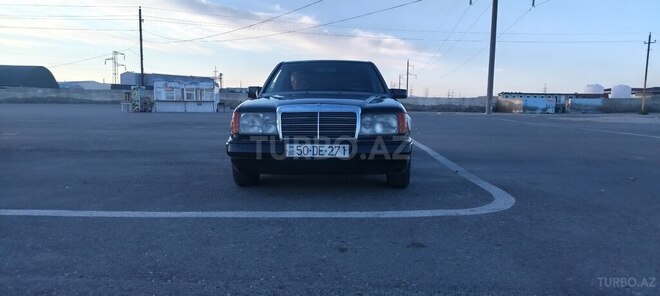 Mercedes 230 E-1