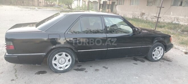 Mercedes 230 E-11