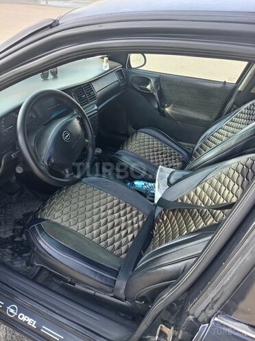 Opel Vectra-9