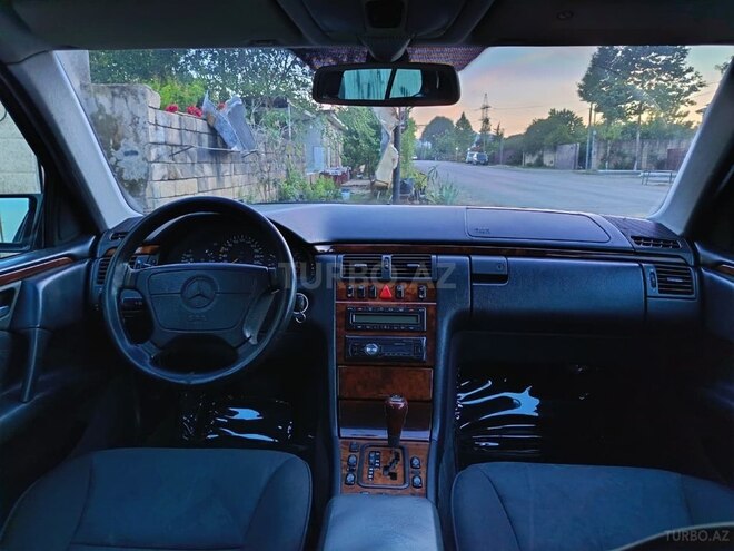 Mercedes E 240-7