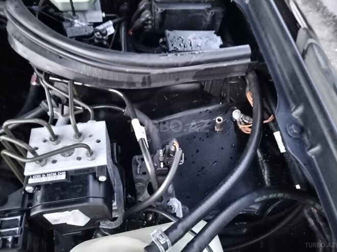Mercedes E 240-12