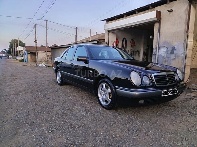 Mercedes E 240-2