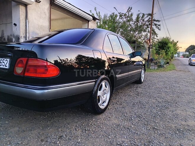 Mercedes E 240-4