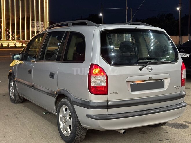 Opel Zafira-6