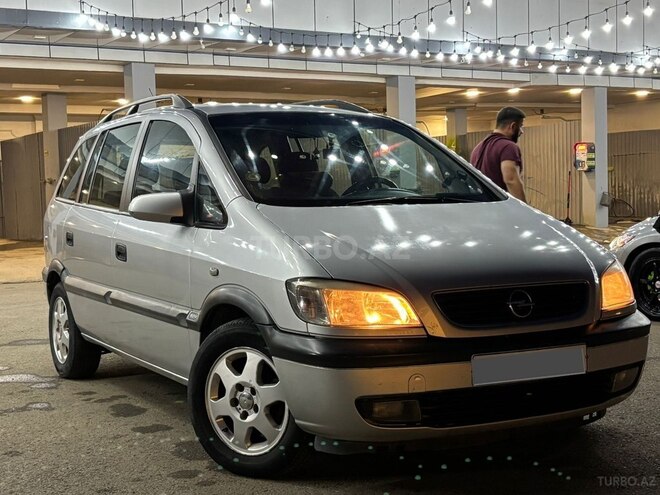 Opel Zafira-1