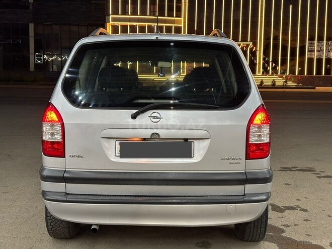 Opel Zafira-5